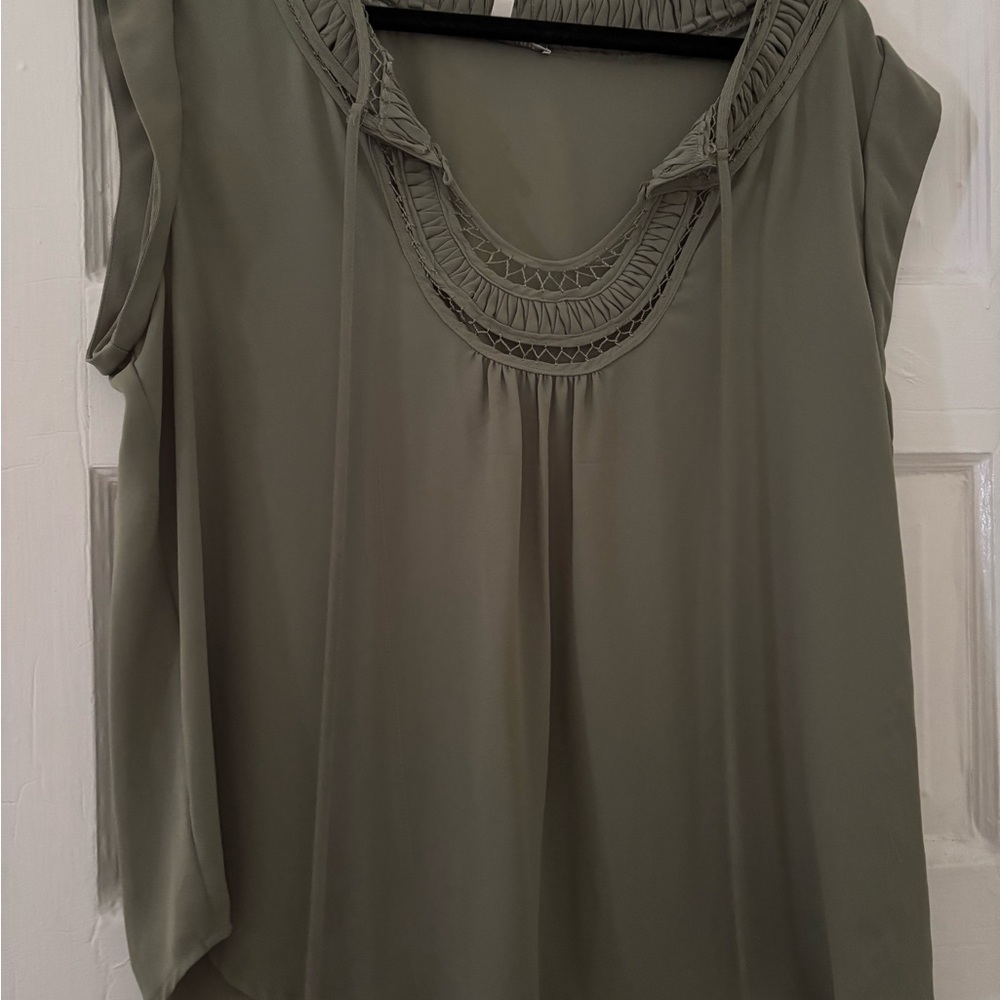 Daniel Rainn Green Smocked Cap Sleeve Blouse